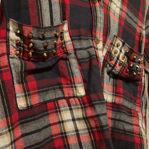 small flannel with gold studded pockets ✨ - Picture 6 of 6